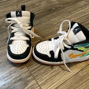 Toddler Boys Jordan 1 Mid SE (TD) size 8 c